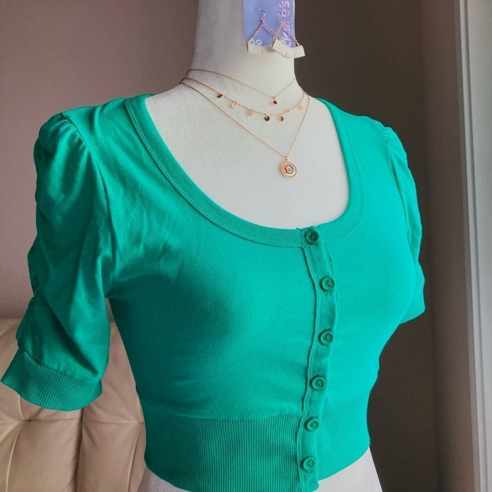 Ambiance Green Crop and Claire’s Accessories Bundle NWT Size Large